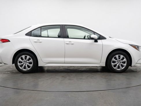 Used 2025 Toyota Corolla LE FWD image 11