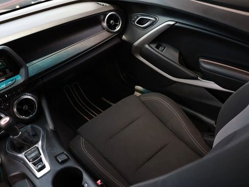 Used 2016 Chevrolet Camaro SS RWD image 14