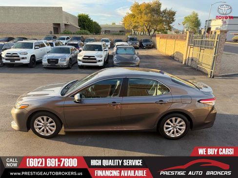 Used 2019 Toyota Camry LE w/ Convenience Package FWD image 6