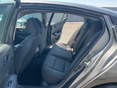 Used 2025 Nissan Altima 2.5 SV FWD image 27