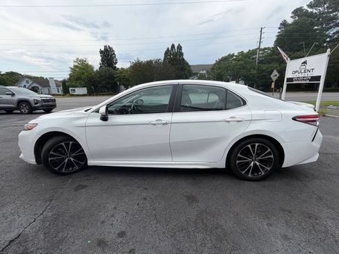 Used 2020 Toyota Camry SE FWD image 5