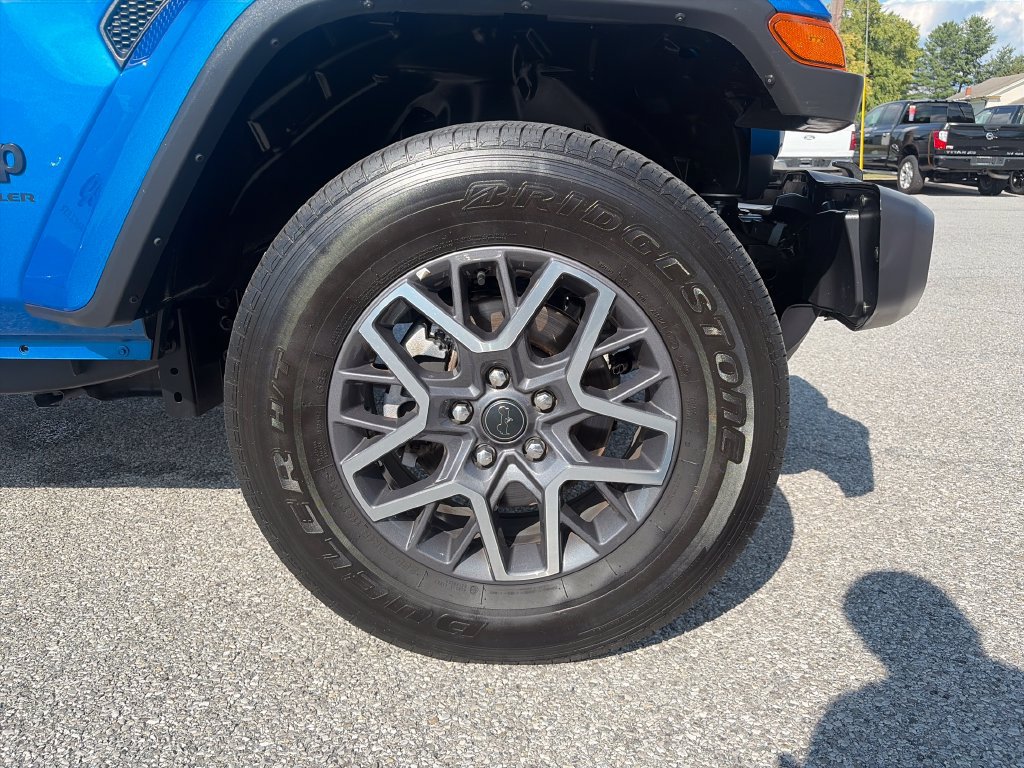 Used 2025 Jeep Wrangler Unlimited Sahara AWD/4WD image 47