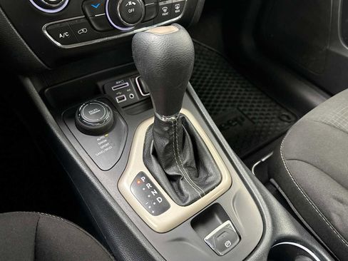 Used 2015 Jeep Cherokee Latitude w/ Cold Weather Group image 21