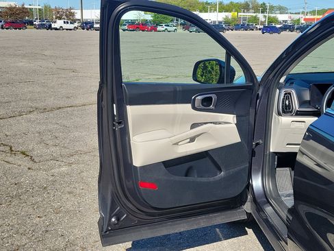 Used 2024 Kia Sorento S w/ Panoramic Sunroof Package FWD image 15