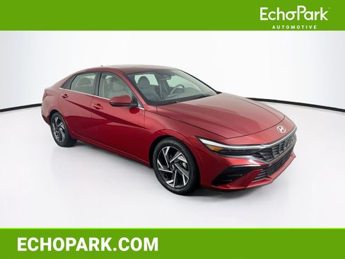 Used 2025 Hyundai Elantra SEL FWD image 1