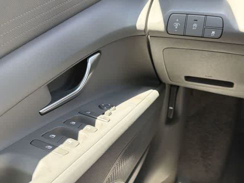 New 2026 Hyundai Elantra SE FWD image 14