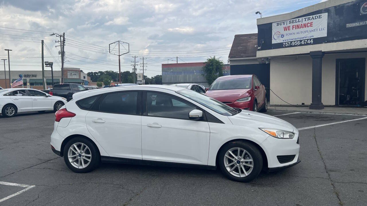 Used 2017 Ford Focus SE FWD image 3