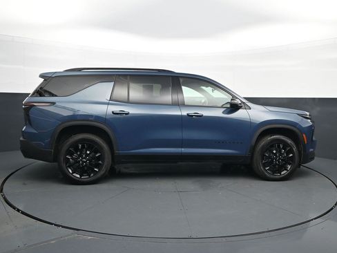 Used 2024 Chevrolet Traverse LT w/ Midnight/Sport Edition FWD image 8