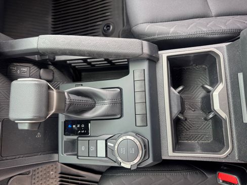 Certified 2025 Toyota Tacoma SR5 AWD/4WD image 15