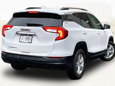 Used 2024 GMC Terrain SLE w/ Driver Convenience Package FWD image 6