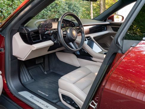 Used 2022 Porsche Taycan 4S image 4