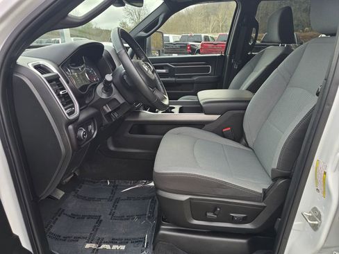 Used 2024 RAM 2500 Big Horn w/ Heated Seats & Wheel Group image 4