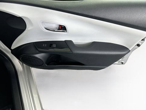 Used 2022 Toyota Prius LE image 30