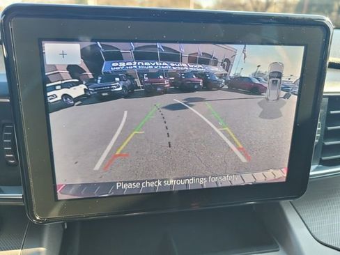 Certified 2022 Ford Explorer XLT w/ Equipment Group 202A image 20