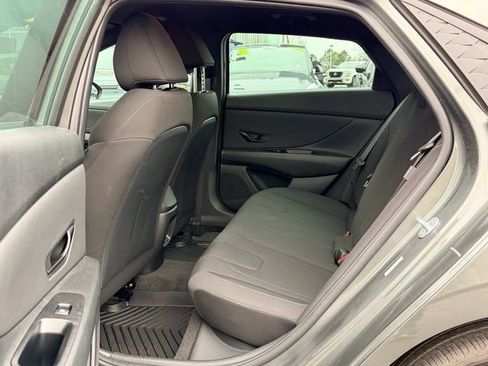 Used 2025 Hyundai Elantra Sport image 12
