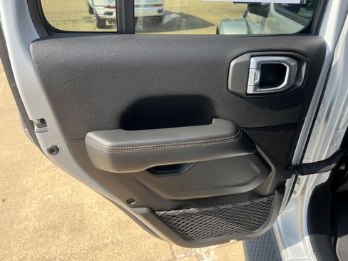 Used 2023 Jeep Wrangler Altitude image 25