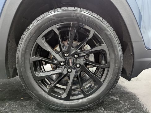 Used 2024 GMC Terrain SLT w/ Elevation Edition image 8