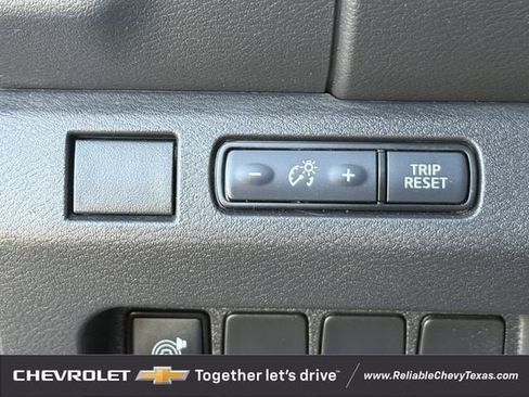 Used 2025 Nissan Frontier SV image 27