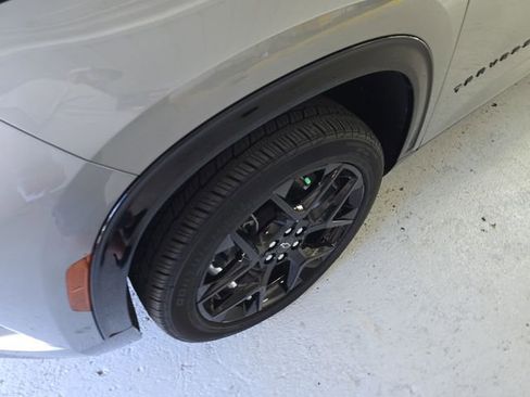 Certified 2024 Chevrolet Traverse RS w/ LPO, Floor Liner Package image 9