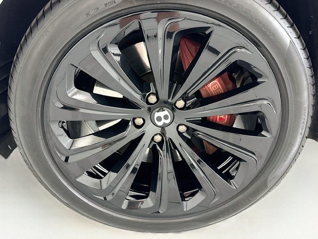 Certified 2022 Bentley Bentayga AWD/4WD image 29
