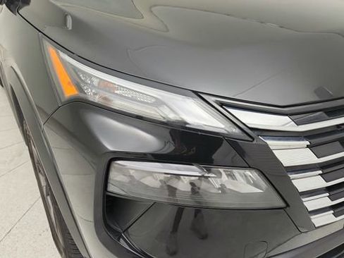 Used 2024 Nissan Rogue SV AWD/4WD image 10