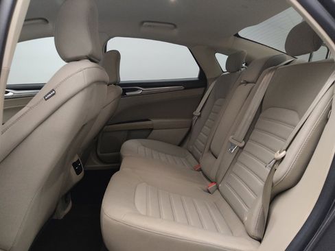 Used 2020 Ford Fusion SE image 18