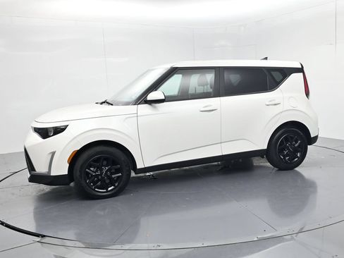 Certified 2025 Kia Soul LX w/ LX Technology Package FWD image 4