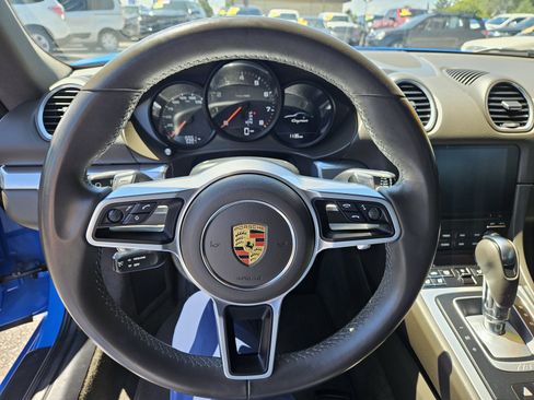Used 2022 Porsche 718 Cayman RWD image 9