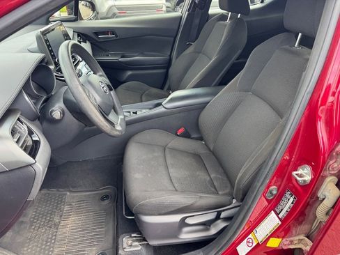 Used 2019 Toyota C-HR LE FWD image 5
