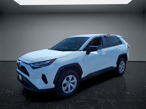 Used 2024 Toyota RAV4 LE AWD/4WD image 8