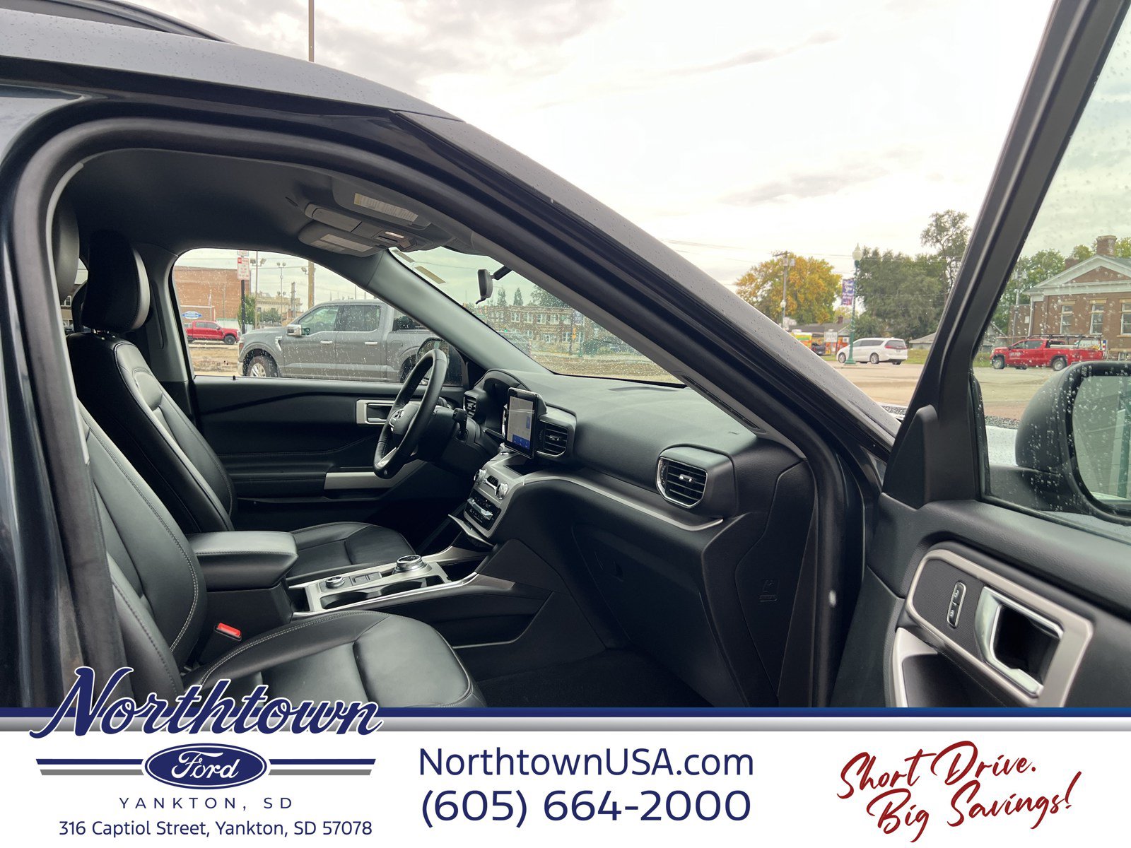 Used 2024 Ford Explorer XLT w/ Equipment Group 202A AWD/4WD image 28