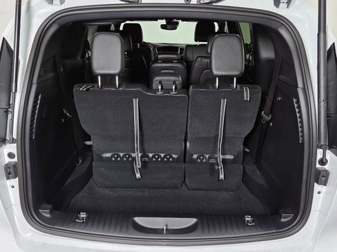 New 2026 Chrysler Pacifica Select image 9