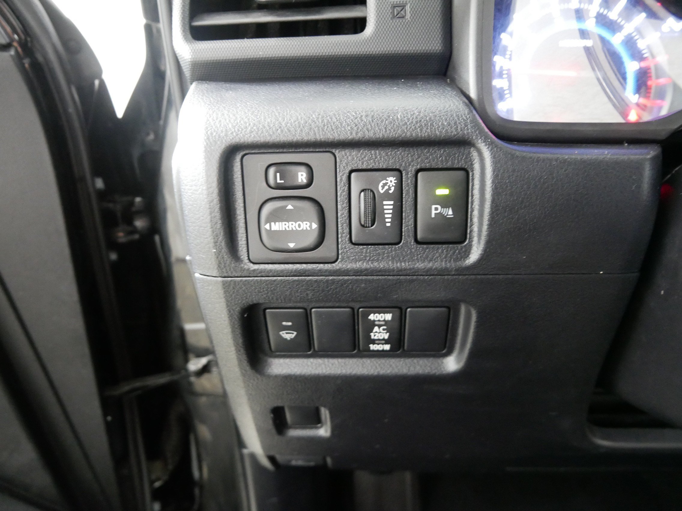 Used 2018 Toyota 4Runner Limited AWD/4WD image 26