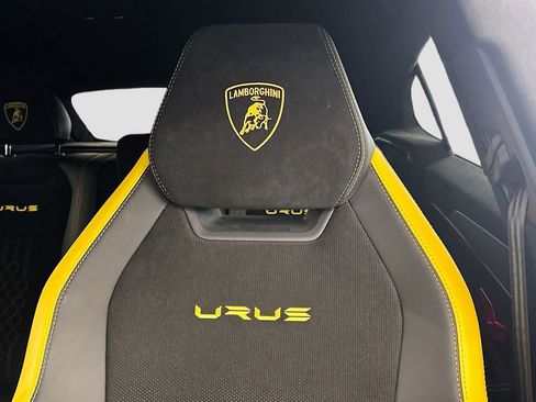 Used 2024 Lamborghini Urus Performante AWD/4WD image 29