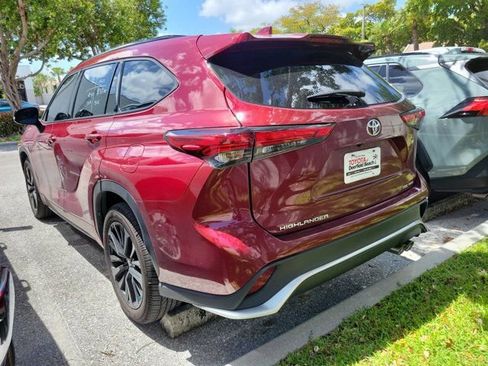 Used 2023 Toyota Highlander XSE image 3