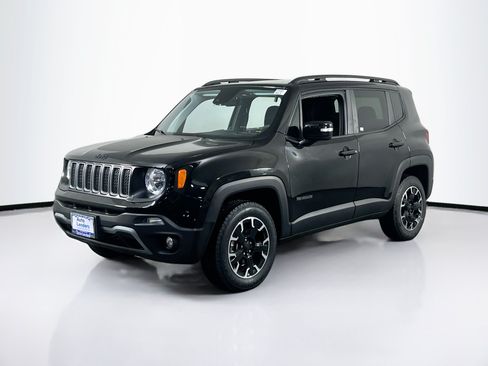 Used 2023 Jeep Renegade Latitude w/ Sun/Sound Group AWD/4WD image 1