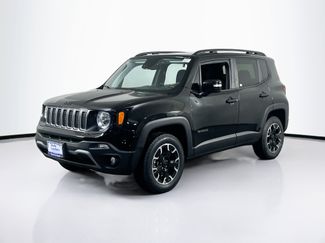 Used 2023 Jeep Renegade Latitude w/ Sun/Sound Group AWD/4WD video 1