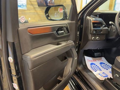 Used 2025 GMC Yukon Denali image 11