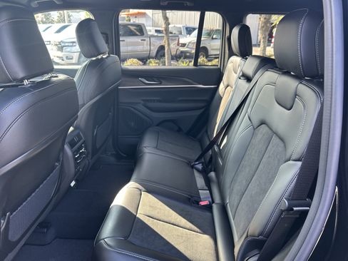 New 2026 Jeep Grand Cherokee Altitude image 34