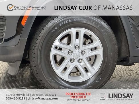 Used 2023 Jeep Grand Cherokee Laredo w/ Luxury Tech Group I AWD/4WD image 11
