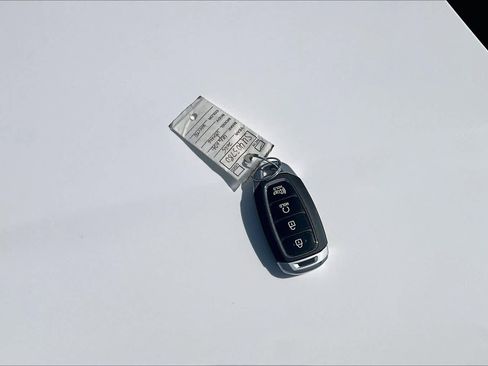 Used 2025 Hyundai Venue Limited FWD image 15