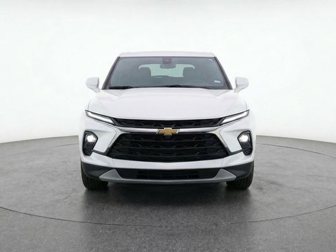 Used 2025 Chevrolet Blazer LT FWD image 2