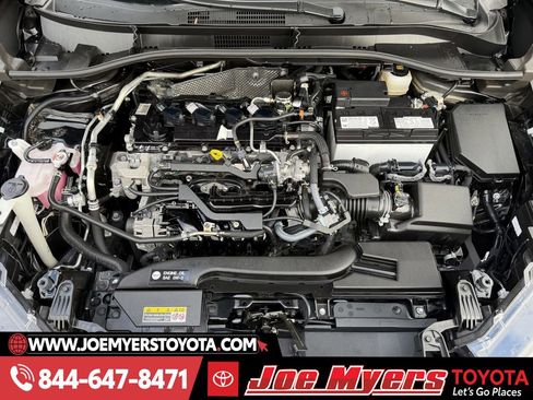 Used 2025 Toyota Corolla Cross LE image 29