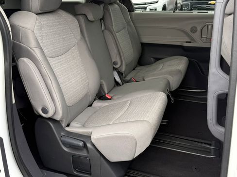 Used 2024 Toyota Sienna LE image 11