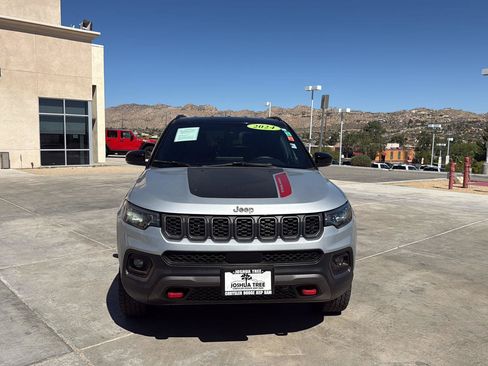 Used 2024 Jeep Compass Trailhawk AWD/4WD image 4
