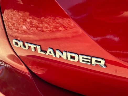Used 2025 Mitsubishi Outlander SE FWD image 12