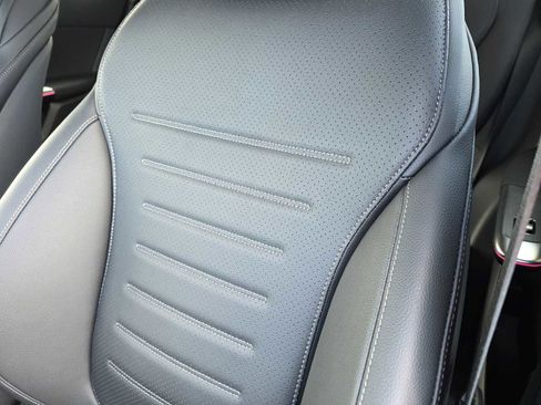 Used 2025 Mercedes-Benz GLC 300 image 14