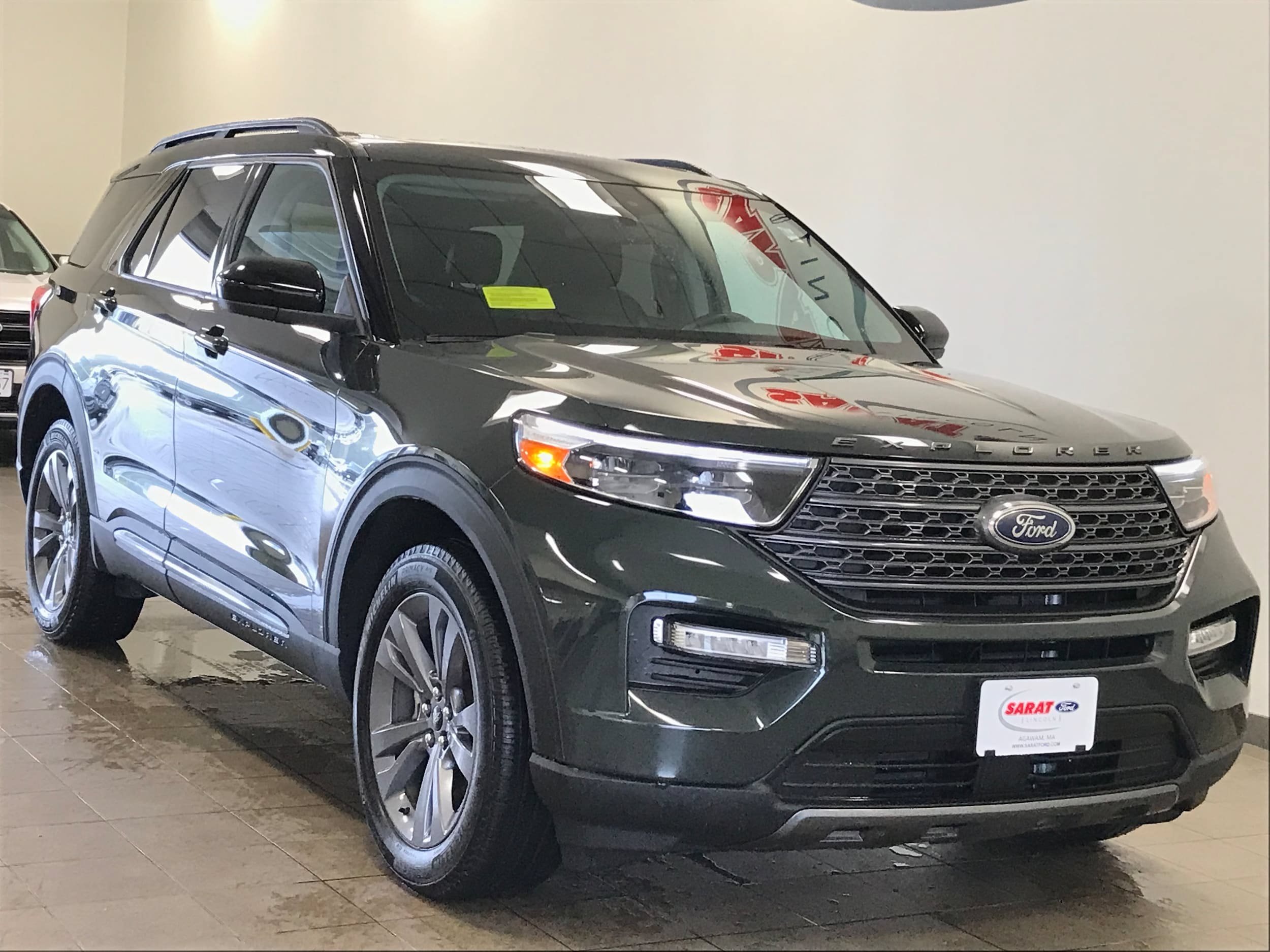 Used 2023 Ford Explorer XLT w/ Equipment Group 202A AWD/4WD image 2