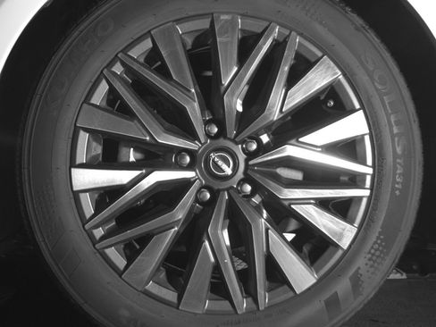 Used 2025 Nissan Altima 2.5 SV FWD image 12