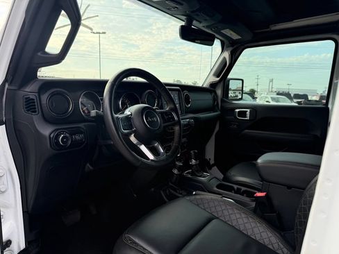 Used 2021 Jeep Wrangler Unlimited Sahara AWD/4WD image 10